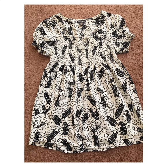 Black & White Flowy Top - Picture 1 of 3